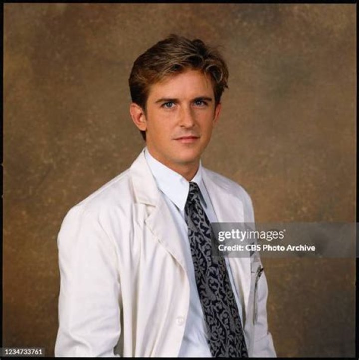 Diagnosis Murder Dr. Jesse Travis is a resident and handsome student