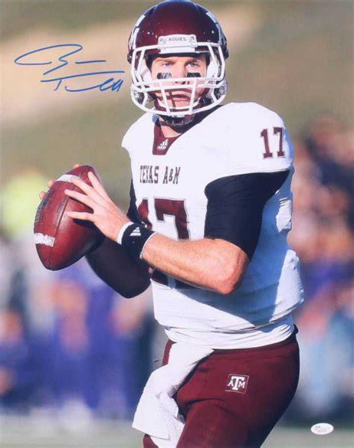 Ryan Tannehill Just Signed A Huge Contract To Remain With The Tennessee